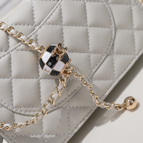 シャネルバッグ角部分ディテール